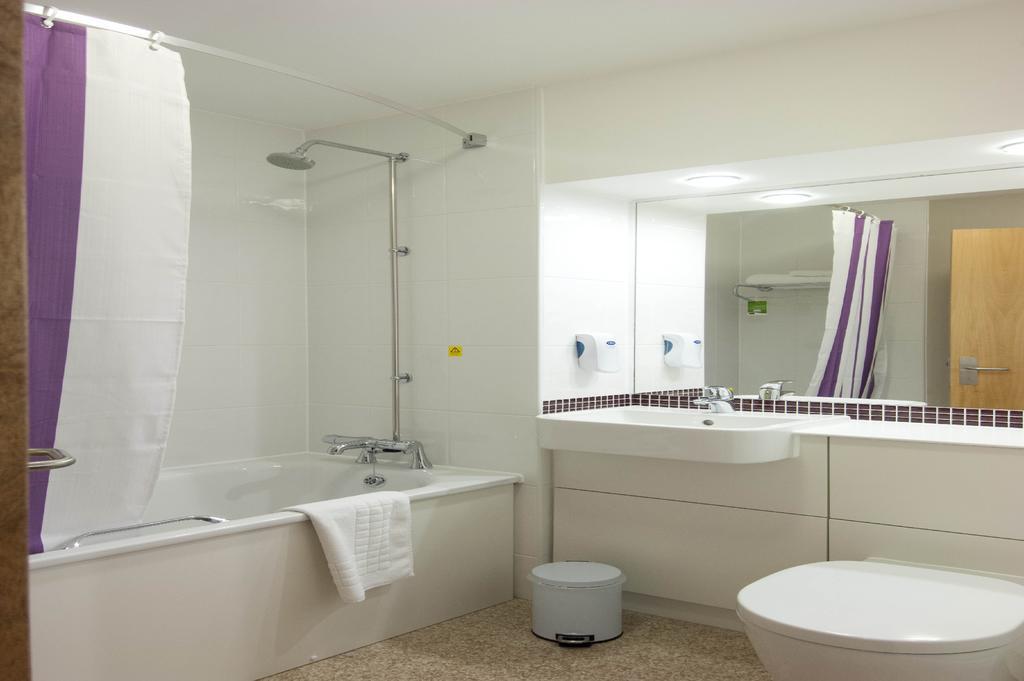 Premier Inn Birmingham City - Aston Стая снимка