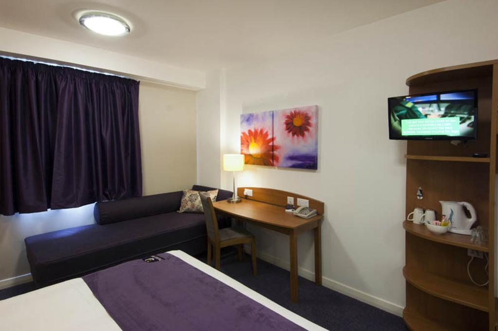 Premier Inn Birmingham City - Aston Стая снимка