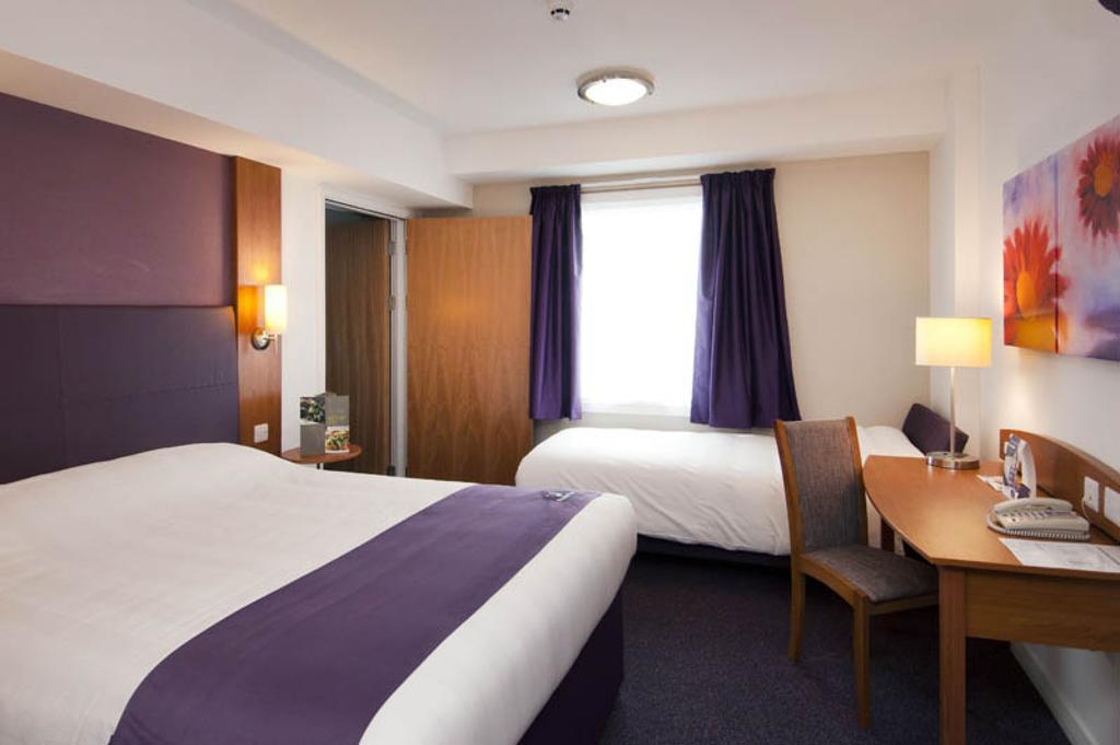 Premier Inn Birmingham City - Aston Стая снимка