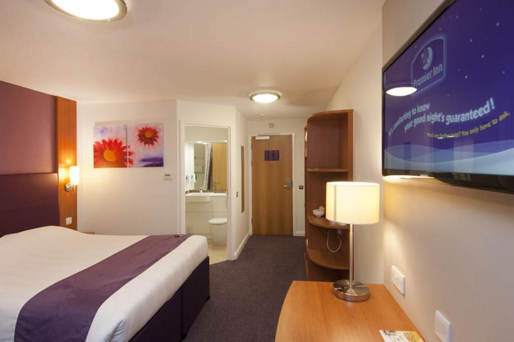 Premier Inn Birmingham City - Aston Екстериор снимка