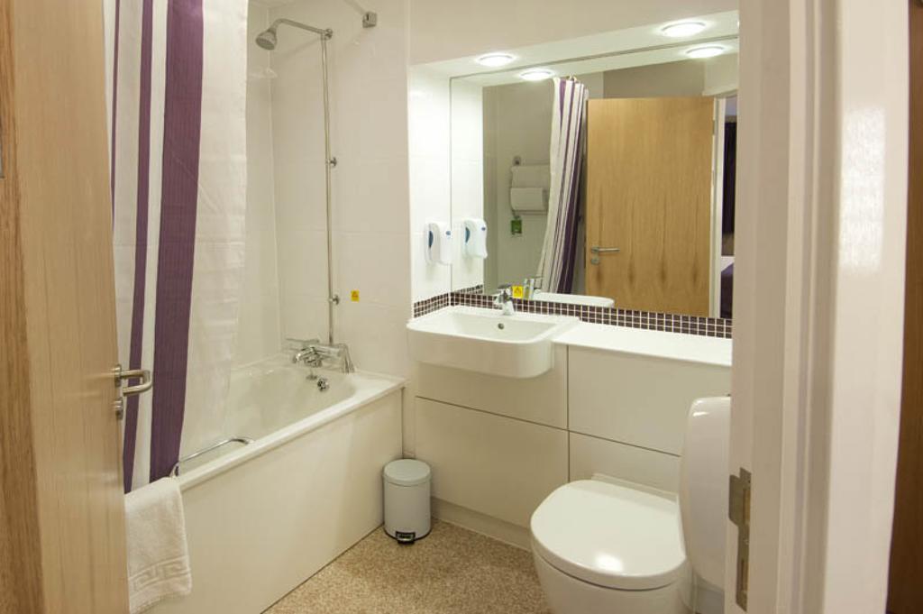 Premier Inn Birmingham City - Aston Стая снимка